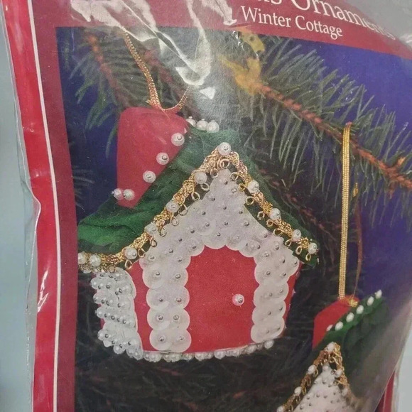 4 Holiday Time WINTER COTTAGE Sequined Gingerbread Christmas Ornament Kits - Picture 5 of 10